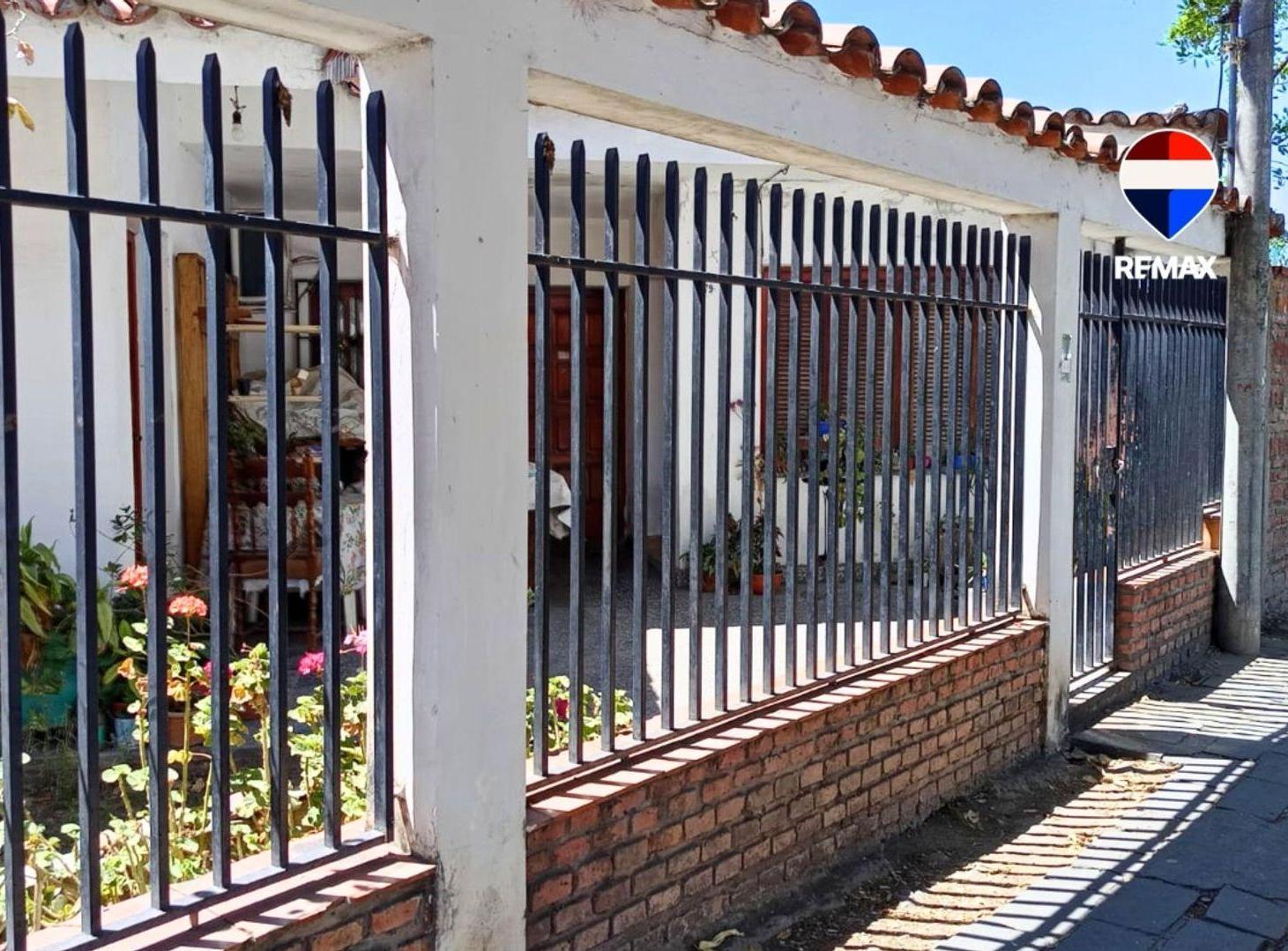 Foto de CASA EN VENTA 3 DORM ZONA SUR PERMUTA POR DPTO, imagen 1