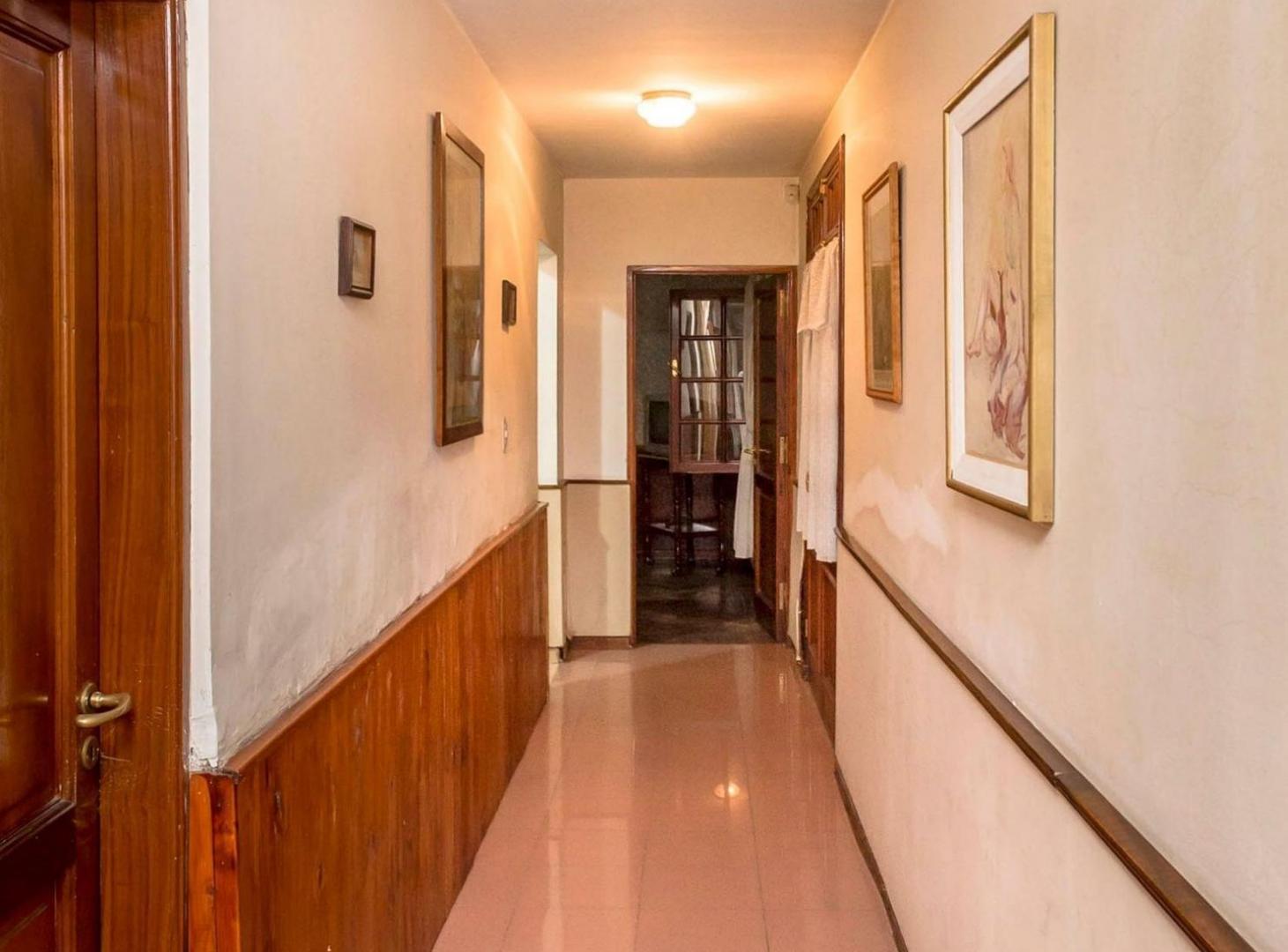 Foto de CASA VTE LOPEZ AL 800 EN VENTA O PERMUTA 460 M2, imagen 3