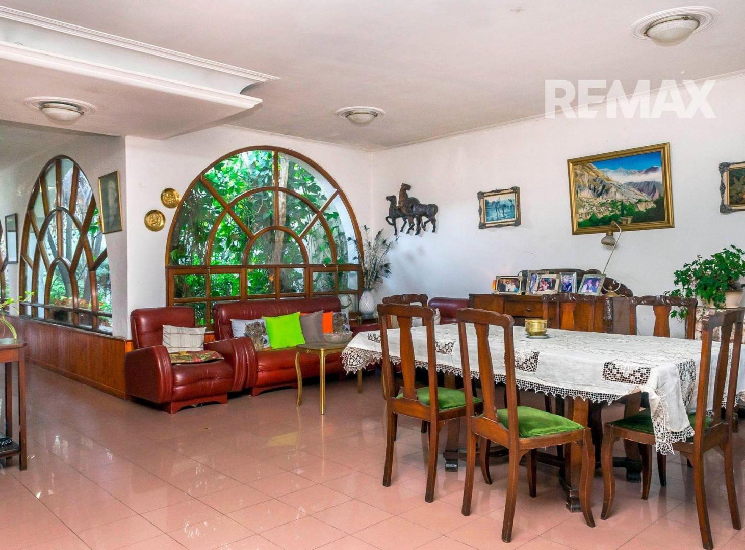 Foto de CASA VTE LOPEZ AL 800 EN VENTA O PERMUTA 460 M2, imagen 2