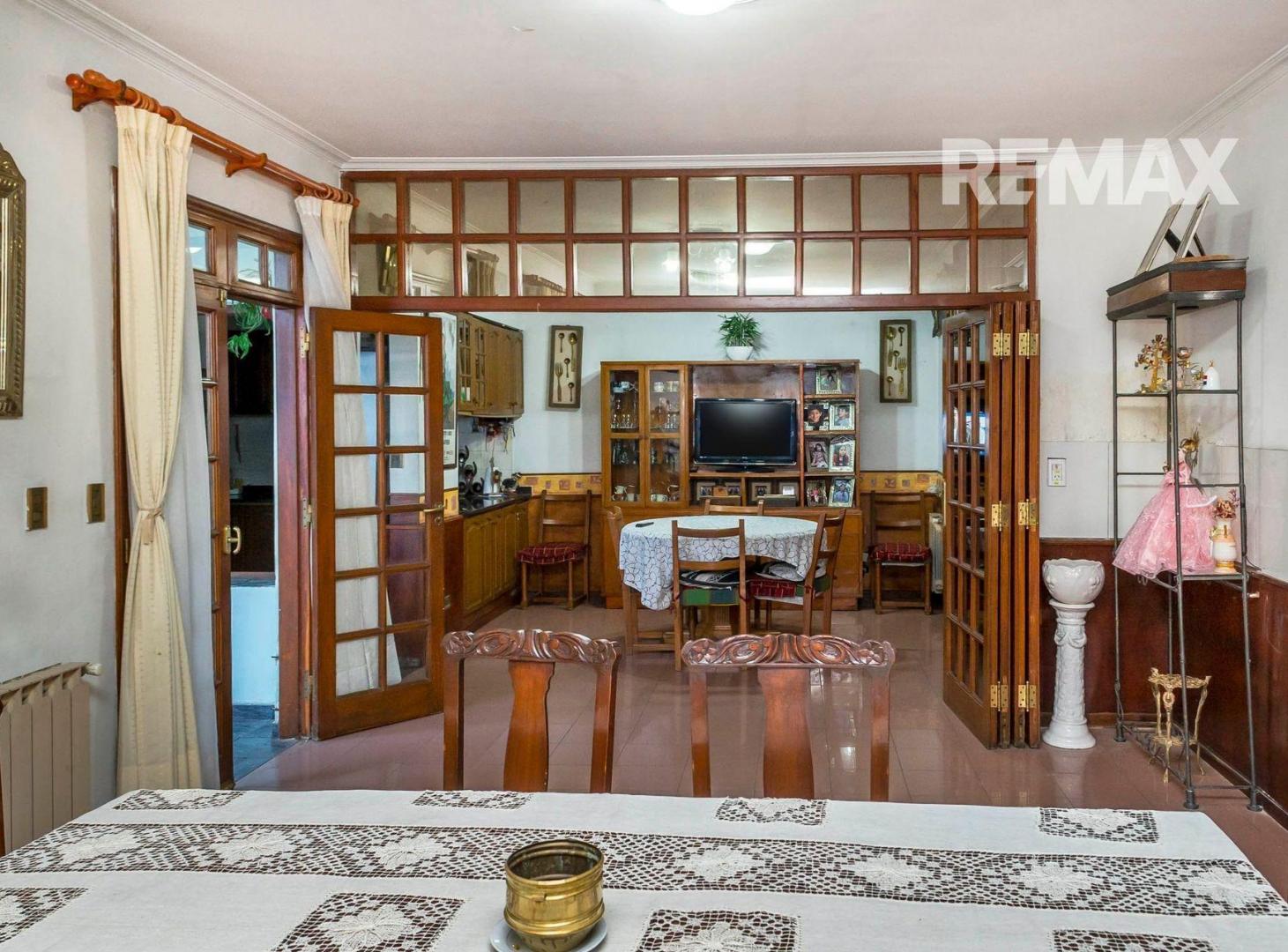 Foto de CASA VTE LOPEZ AL 800 EN VENTA O PERMUTA 460 M2, imagen 1