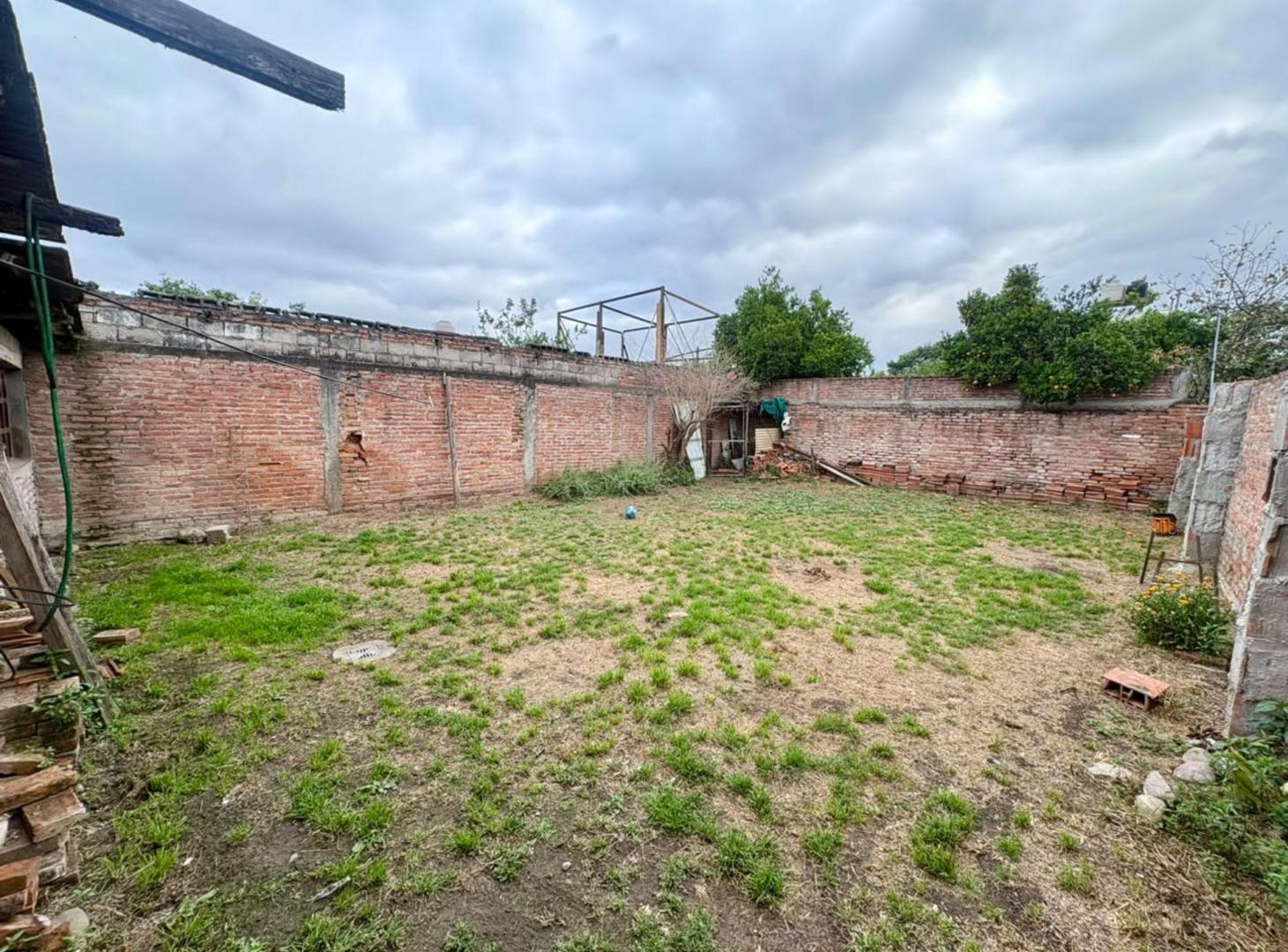Foto de VENTA CASA EN ZONA OESTE 2 DORM TERRENO 350M2, imagen 4