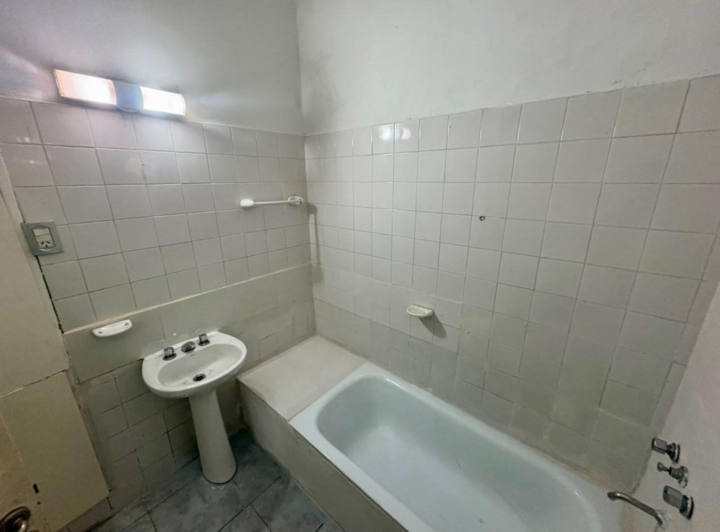 Foto de ALQUILER COMERCIAL PLAZA ALVARADO CONSULTORIOS, imagen 4