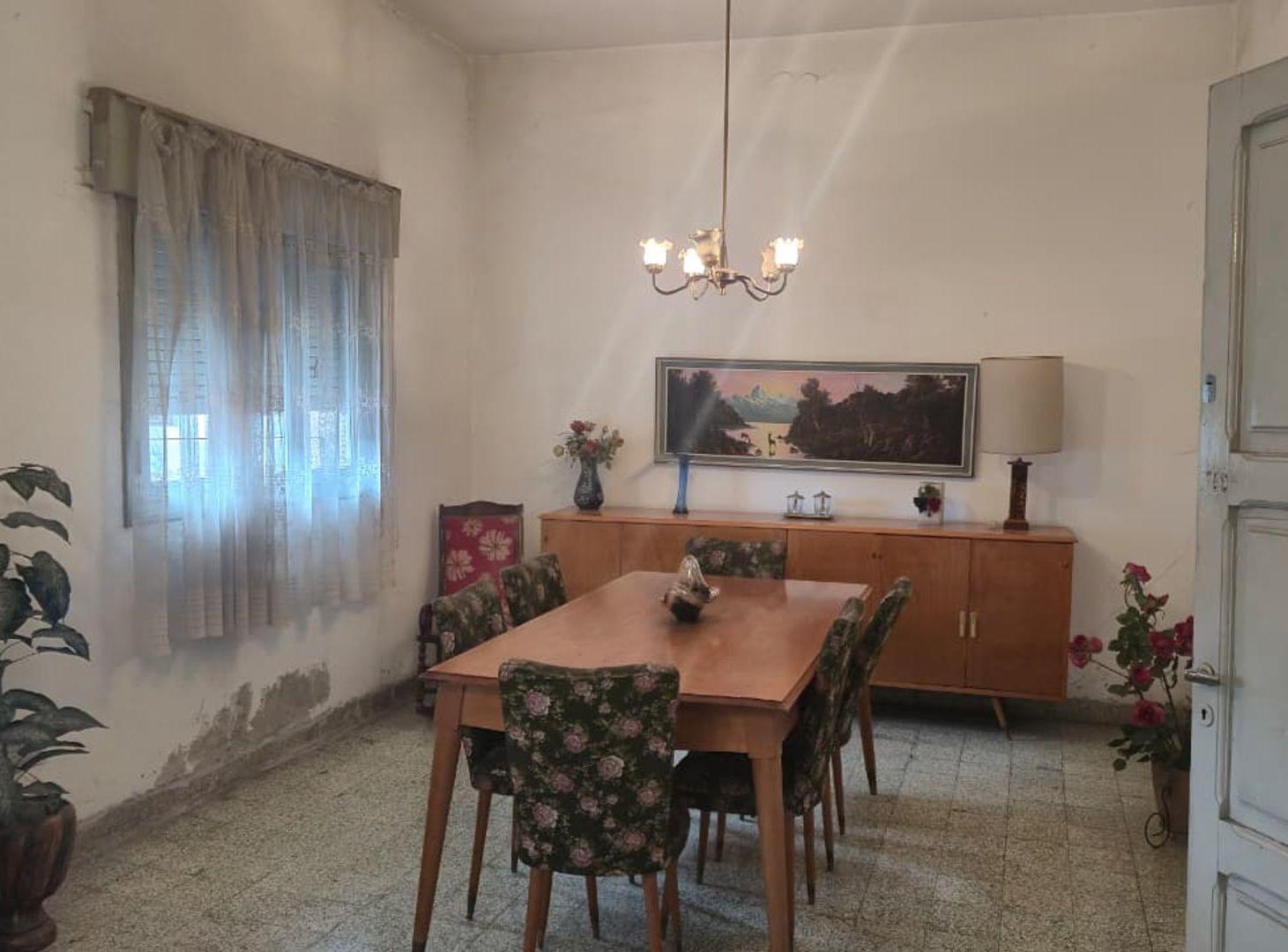 Foto de VENTA CASA ESQUINA 3 DORM C/COCHERA MACROCENTRO, imagen 2