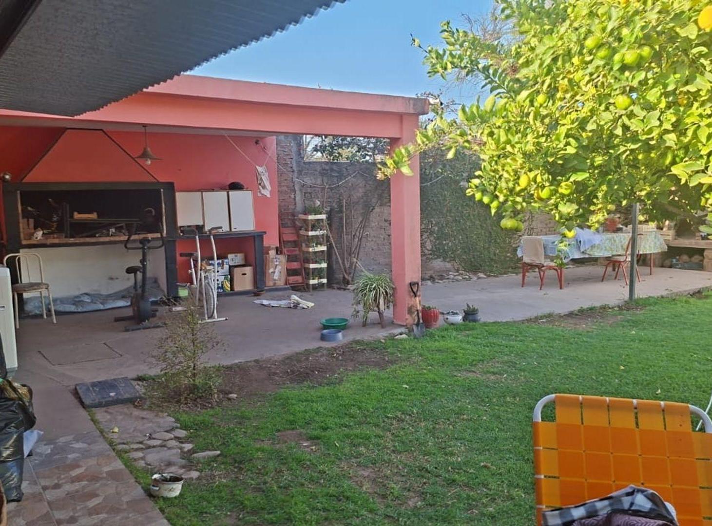 Foto de VENTA CASA C/PILETA EN CORONEL MOLDES RUTA 68, imagen 4