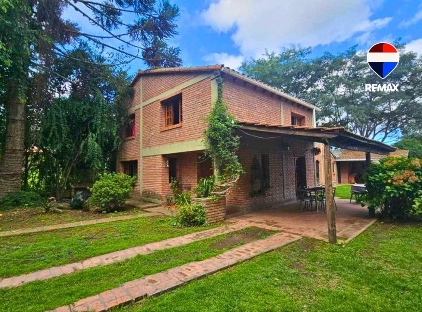 Foto de VENTA CASA C/PILETA 3 DOR SAN LORENZO APTA CREDITO, imagen 2