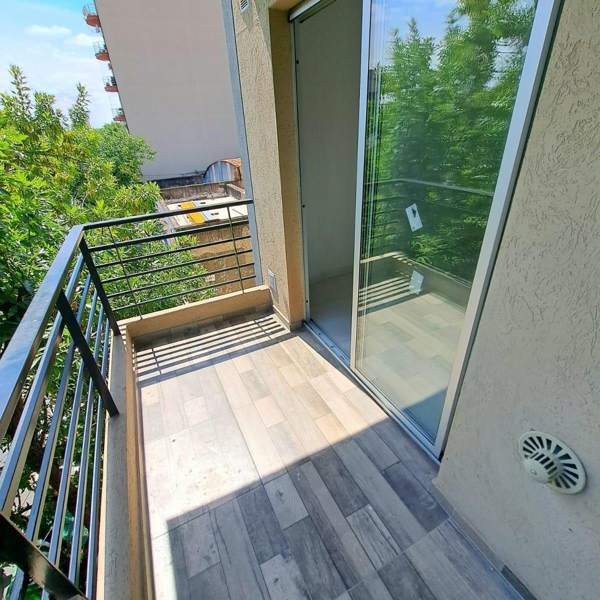 Depto 1 Amb. Fte. C/balcon a Estrenar Lascano Al 4700 3