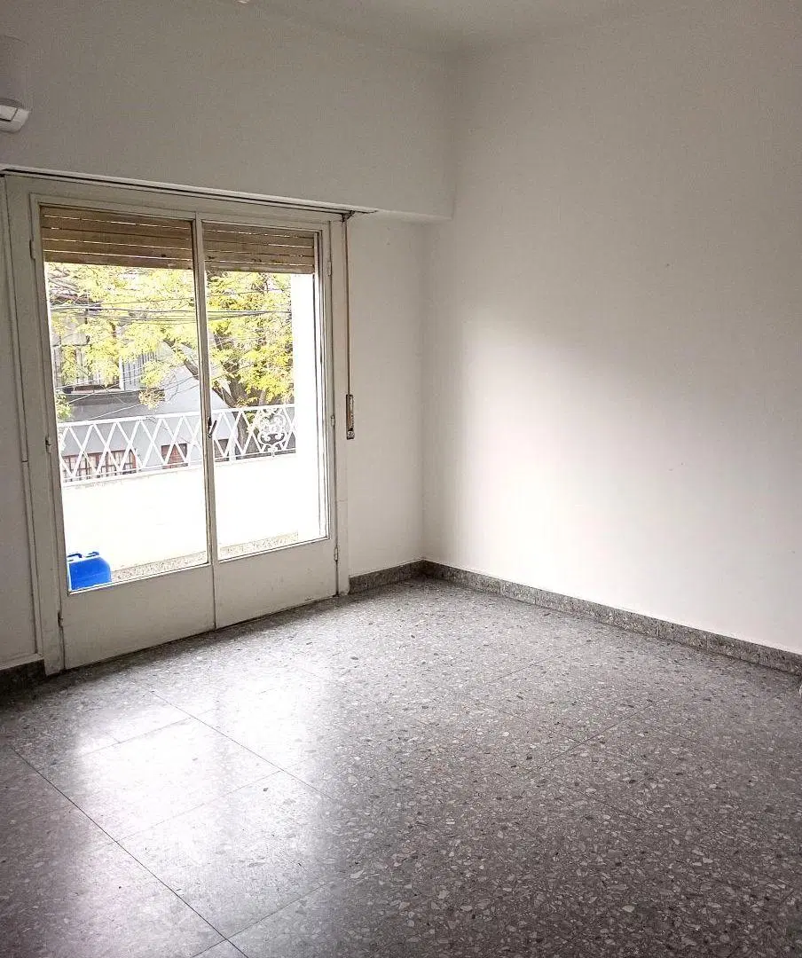 Tipo Casa 3 Amb. C/Balcon y Terraza Cortina al 1100 3