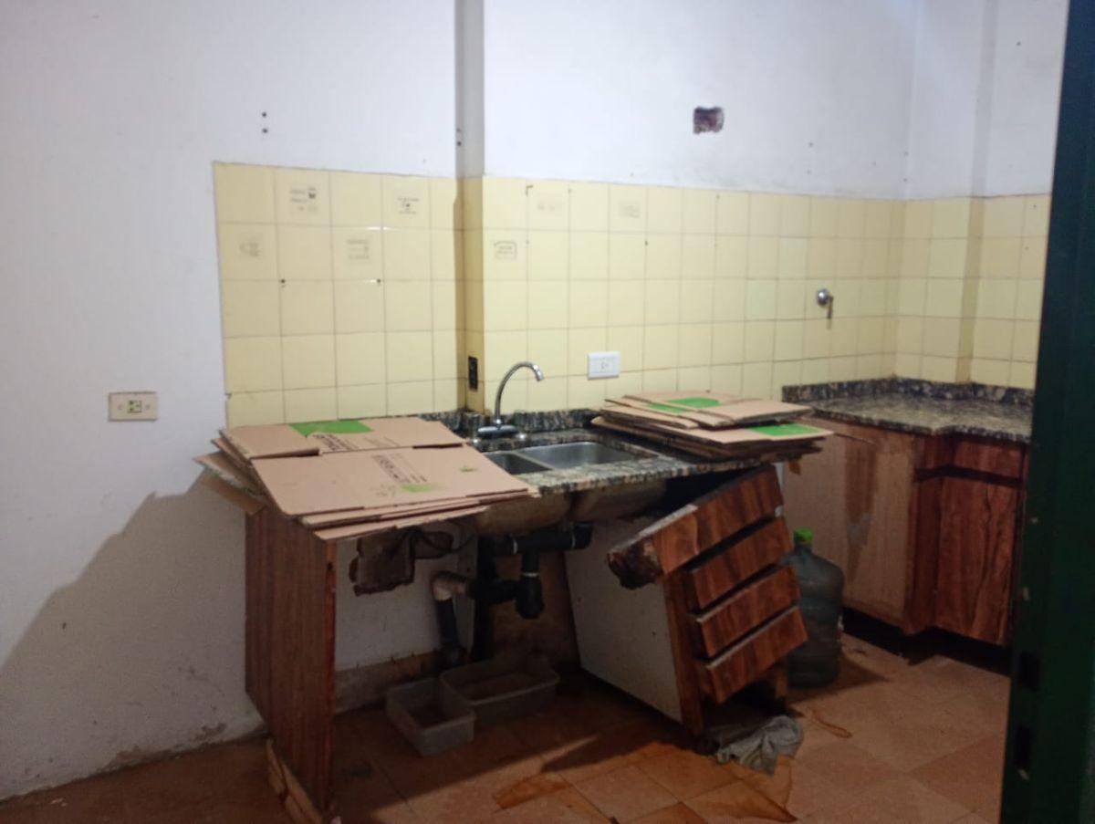 T/Casa 4 Amb. 2 Plantas C/Ptio y Tza Gral. Artigas al 3000