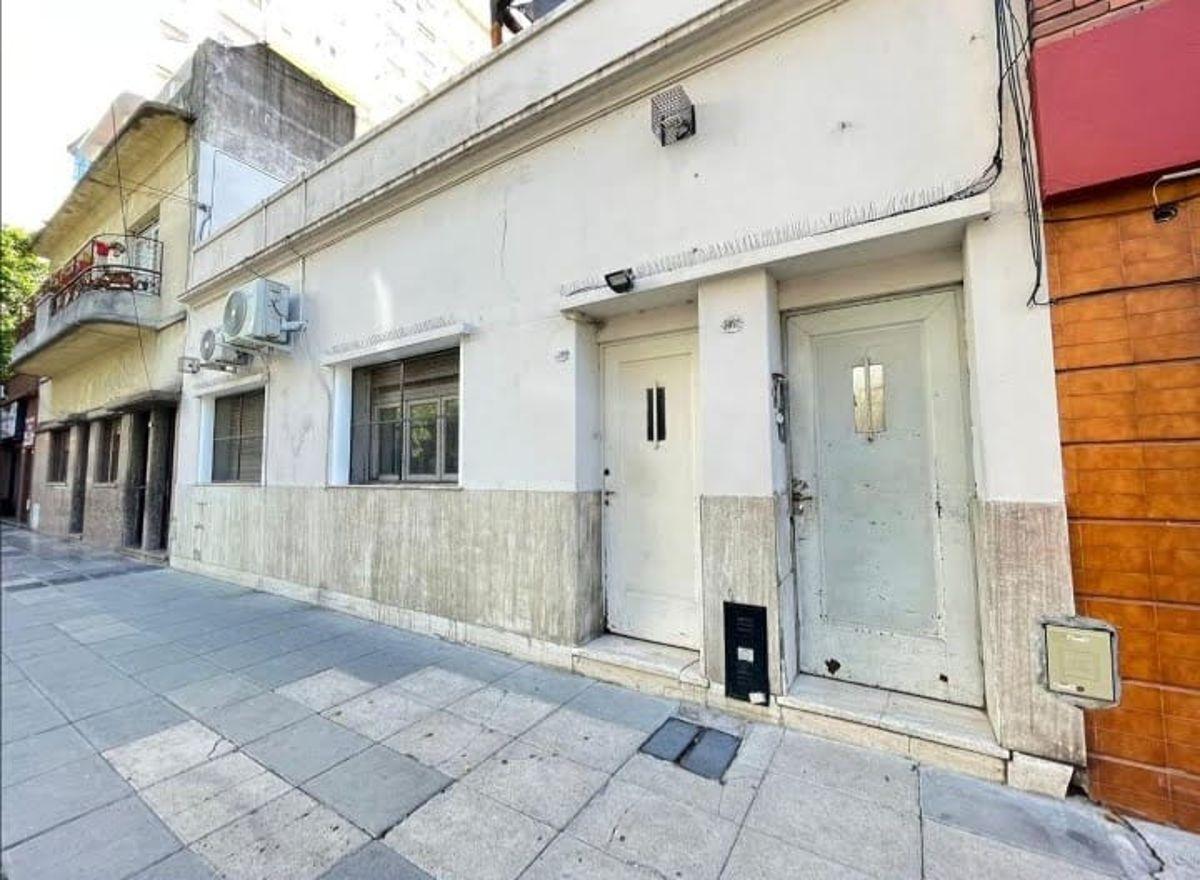 T/Casa 4 Amb. 2 Plantas C/Ptio y Tza Gral. Artigas al 3000