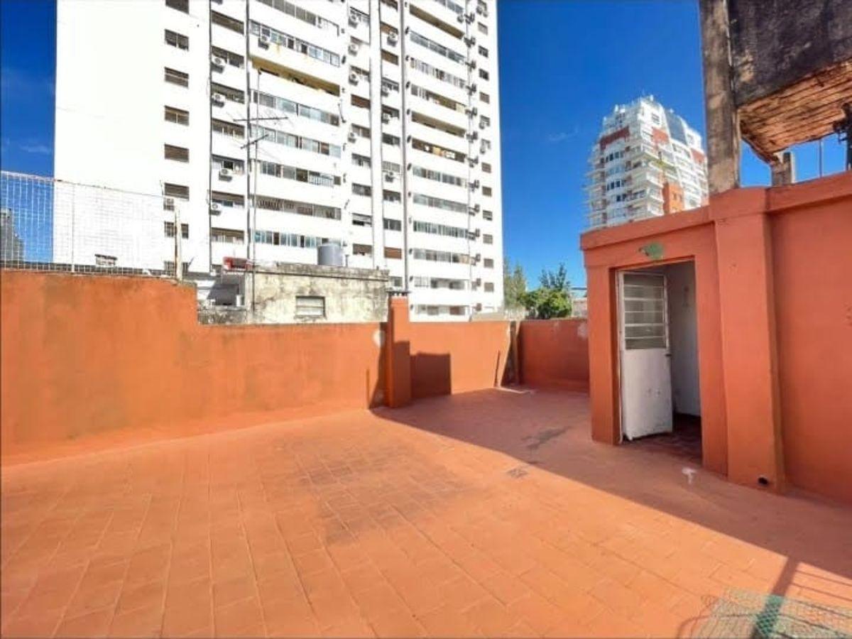 T/Casa 4 Amb. 2 Plantas C/Ptio y Tza Gral. Artigas al 3000