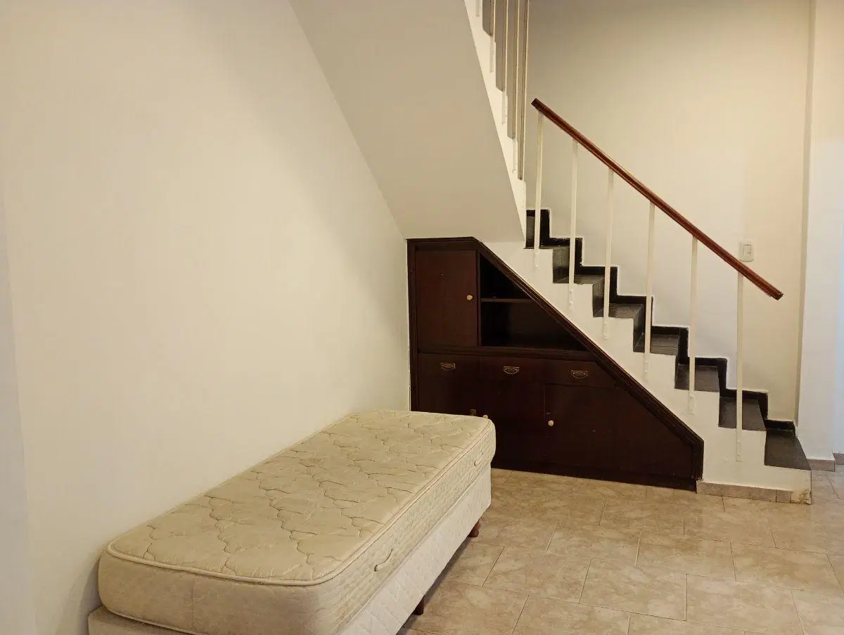 Tipo Casa de 3 Amb. En 2 Plantas Con Patio. Caldas al 1700 8