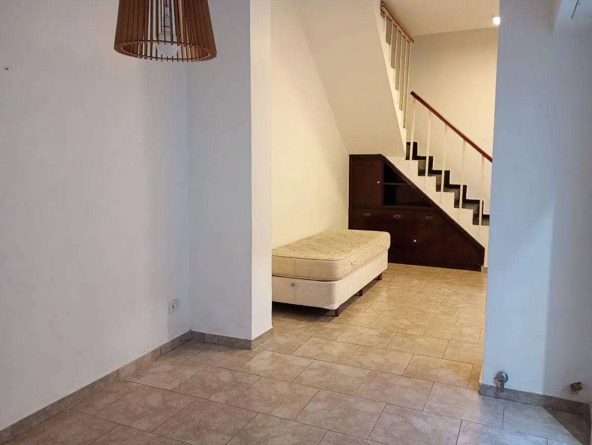 Tipo Casa de 3 Amb. En 2 Plantas Con Patio. Caldas al 1700 3
