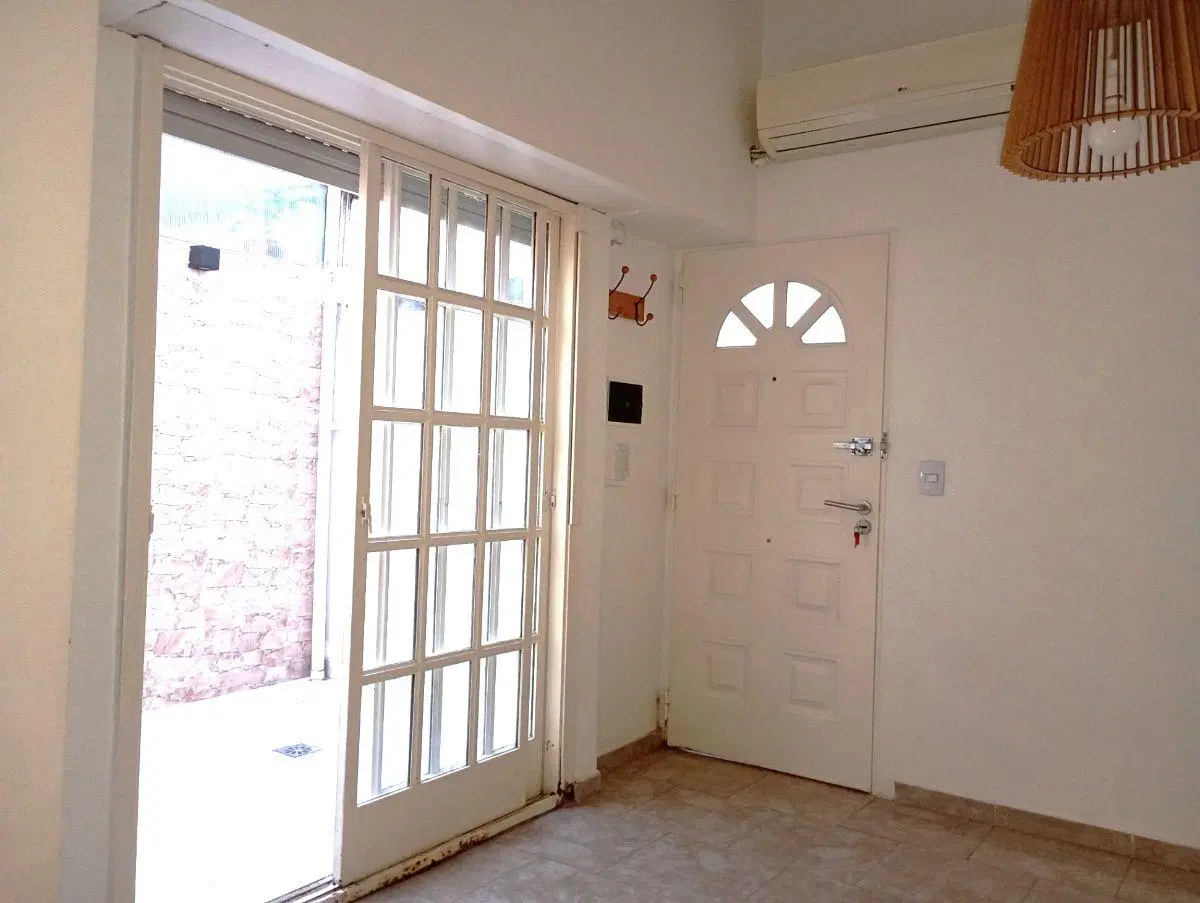 Tipo Casa de 3 Amb. En 2 Plantas Con Patio. Caldas al 1700 2