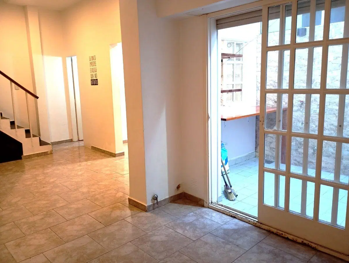 Tipo Casa de 3 Amb. En 2 Plantas Con Patio. Caldas al 1700 4