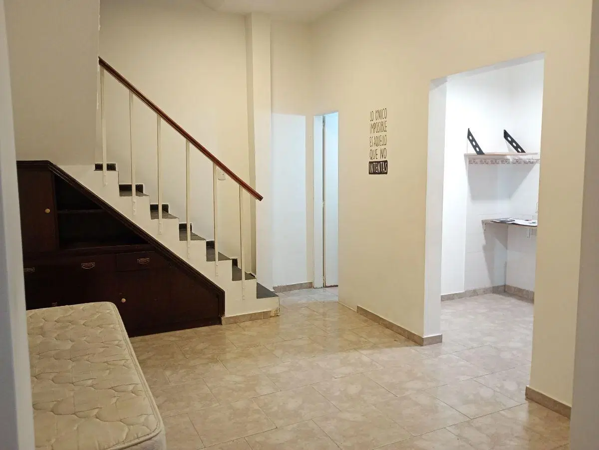 Tipo Casa de 3 Amb. En 2 Plantas Con Patio. Caldas al 1700 5