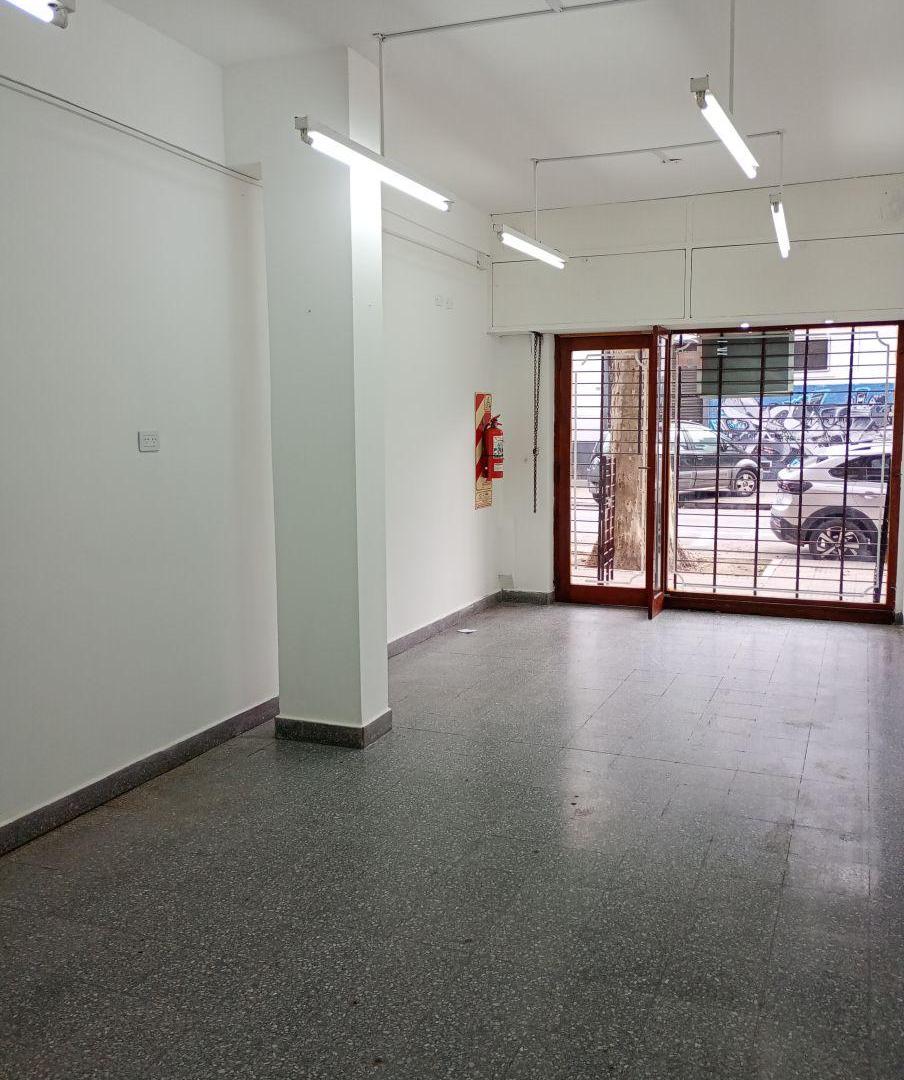 Foto de Excelente Local de 3x 9.20, Camarones Al 2800, imagen 4