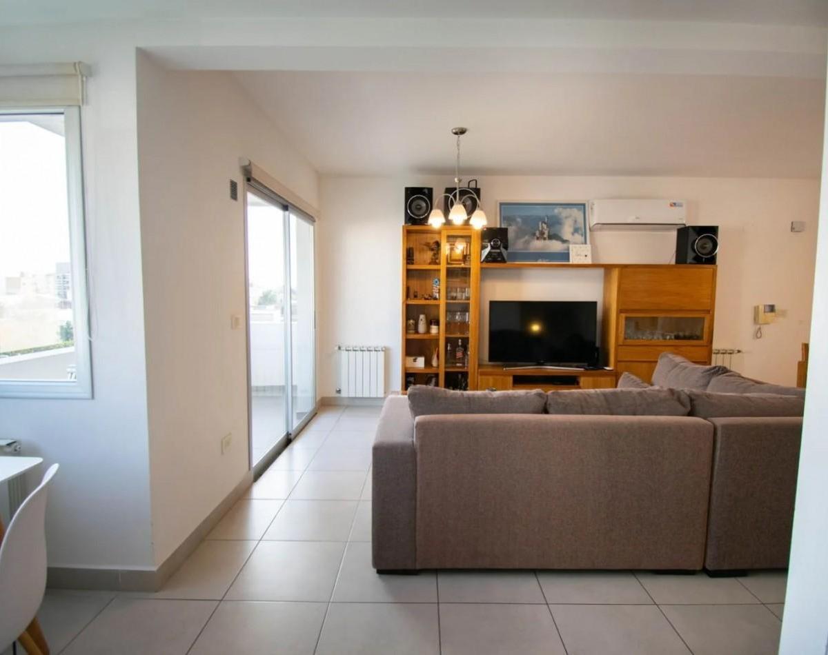 25 Esq 34 Triplex en Venta - Tres Dorm. - Dos Cocheras 4