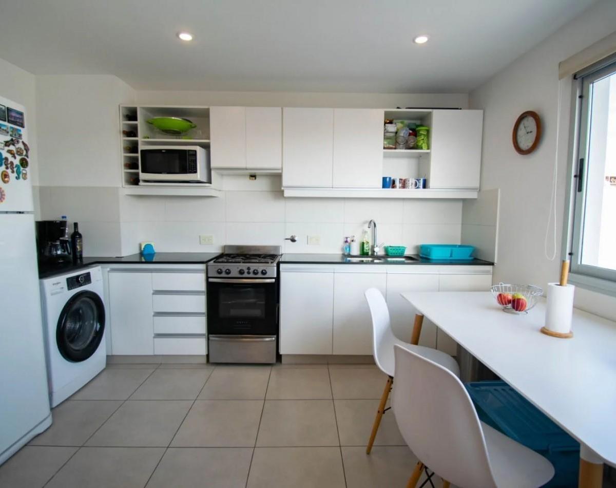 25 Esq 34 Triplex en Venta - Tres Dorm. - Dos Cocheras 5