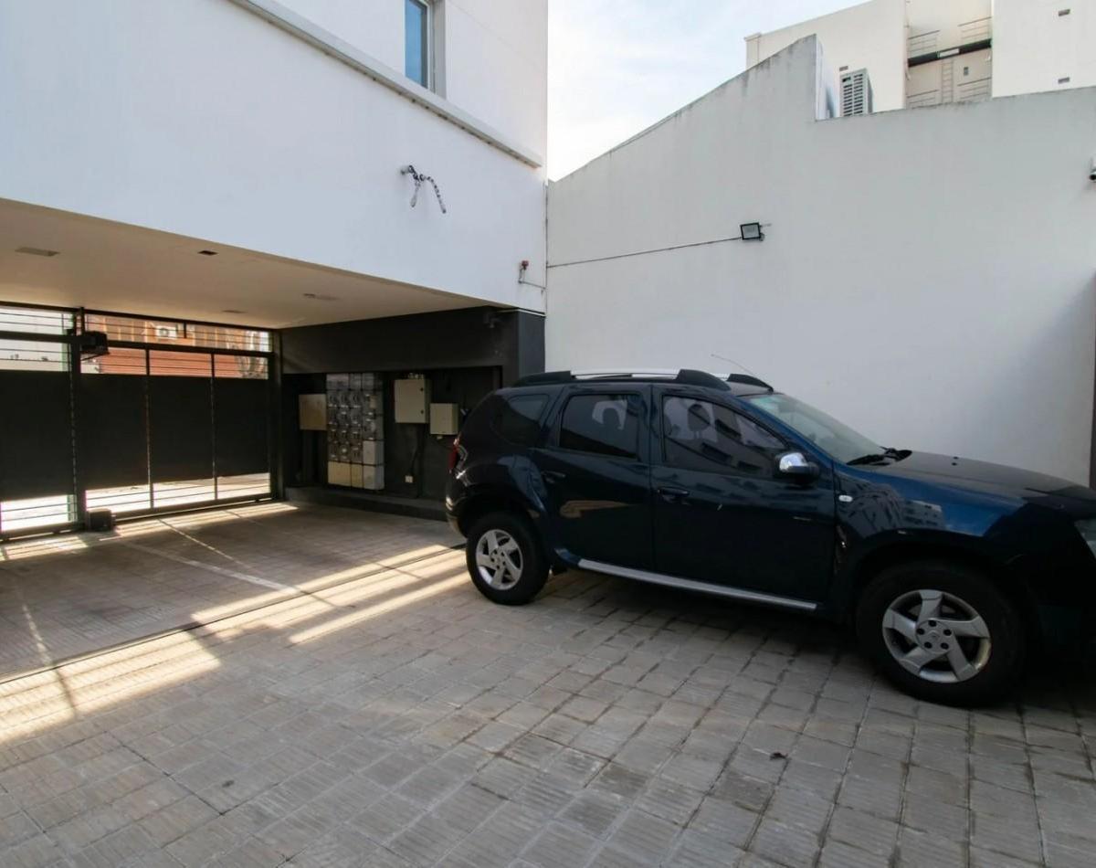 25 Esq 34 Triplex en Venta - Tres Dorm. - Dos Cocheras 3