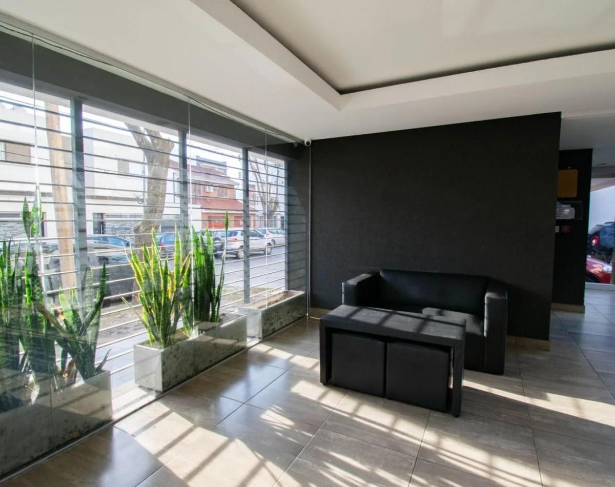 25 Esq 34 Triplex en Venta - Tres Dorm. - Dos Cocheras 3
