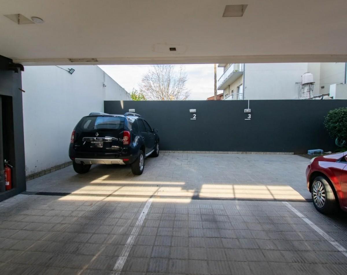25 Esq 34 Triplex en Venta - Tres Dorm. - Dos Cocheras 5