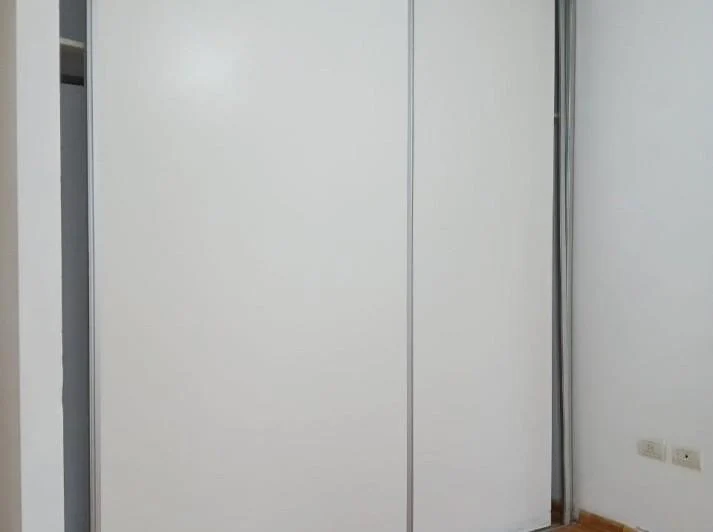 57 e/ 21 y 22 - de 1 dormitorio - en alquiler   PLAMTA BAJA AL FTE CON PATIO 2