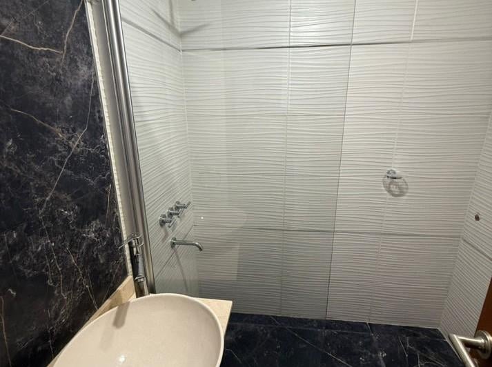 49 E/ 17 Y 18 - 1 DORM CON BALCON - DE CATEGORIA 5