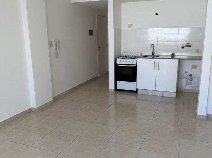 43 E/ 12 Y 13 - MONOAMBIENTE EN ALQUILER 3