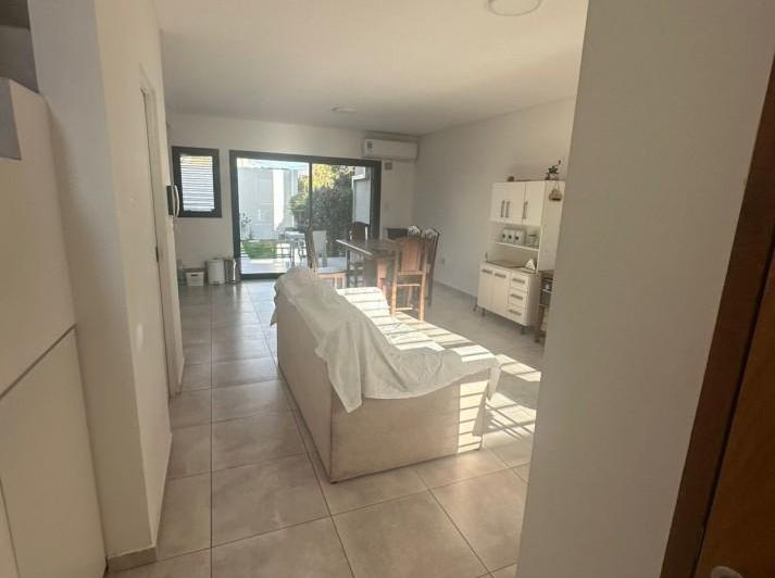 508 E/ 26 Y 27 - DUPLEX EN ALQUILER - GONNET - INMEJORABLE ZONA 5