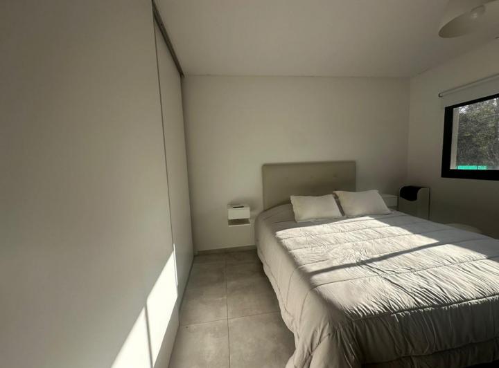508 E/ 26 Y 27 - DUPLEX EN ALQUILER - GONNET - INMEJORABLE ZONA 3