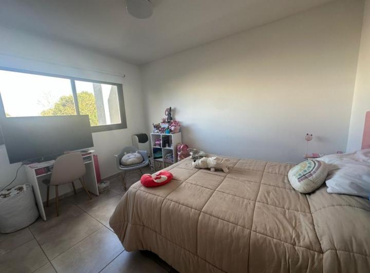 508 E/ 26 Y 27 - DUPLEX EN ALQUILER - GONNET - INMEJORABLE ZONA 4
