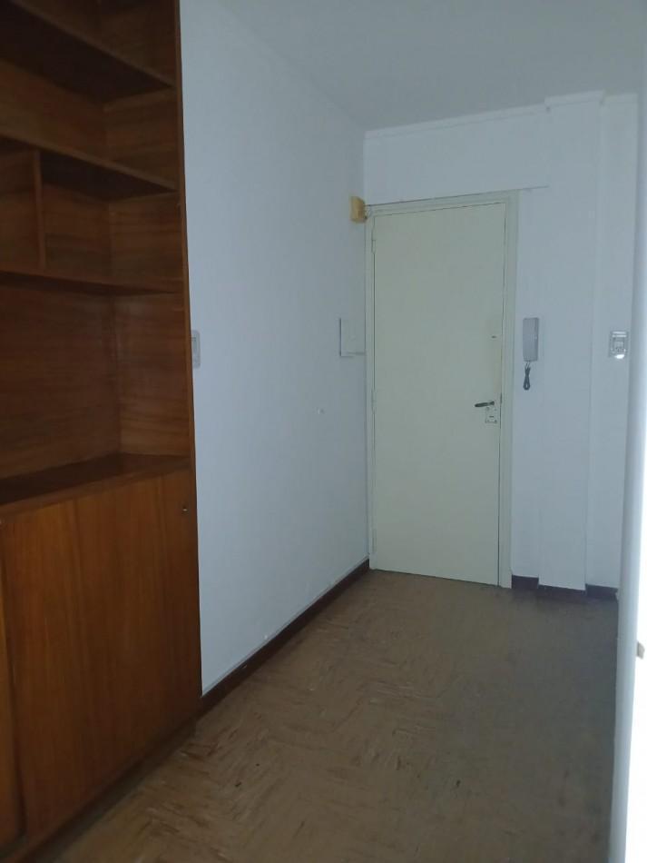 Foto de 14 e/ 47 y 48 - alquiler oficina, zona tribunales con cocina y baño, imagen 3