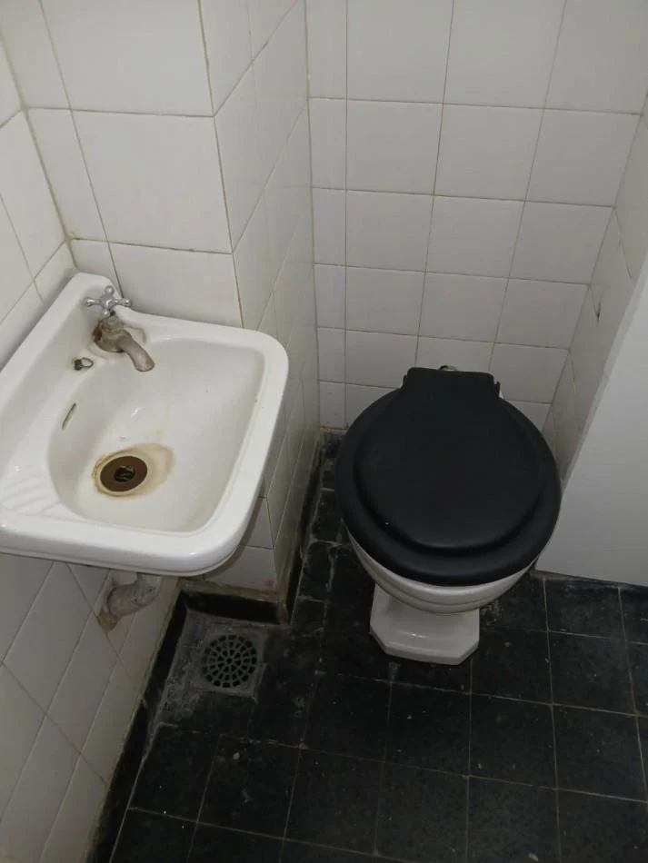 Foto de 14 e/ 47 y 48 - alquiler oficina, zona tribunales con cocina y baño, imagen 2