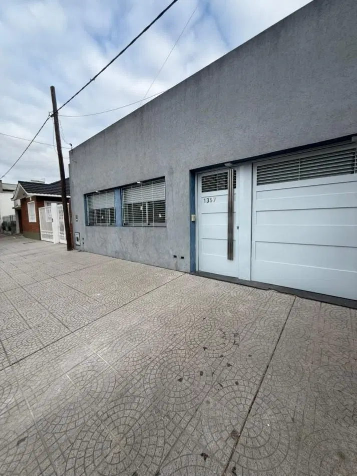 136 E/ 60 Y 61 - CASA EN ALQUILER EN LOS HORNOS- 2 DORM PATIO Y PARRILLA 2