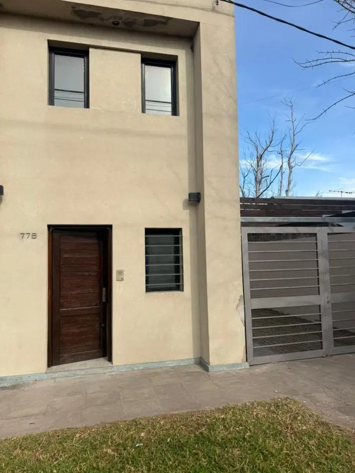25 E/ 524 Y 525 - DUPLEX EN ALQUILER CON ENTRADA DE AUTO- PATIO Y PARRILLA 1