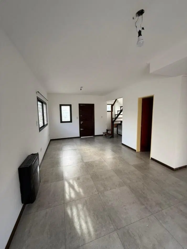 25 E/ 524 Y 525 - DUPLEX EN ALQUILER CON ENTRADA DE AUTO- PATIO Y PARRILLA 2