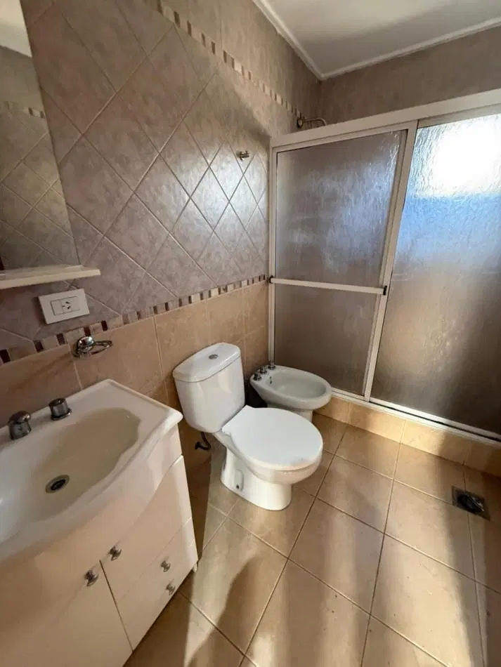 25 E/ 524 Y 525 - DUPLEX EN ALQUILER CON ENTRADA DE AUTO- PATIO Y PARRILLA 4