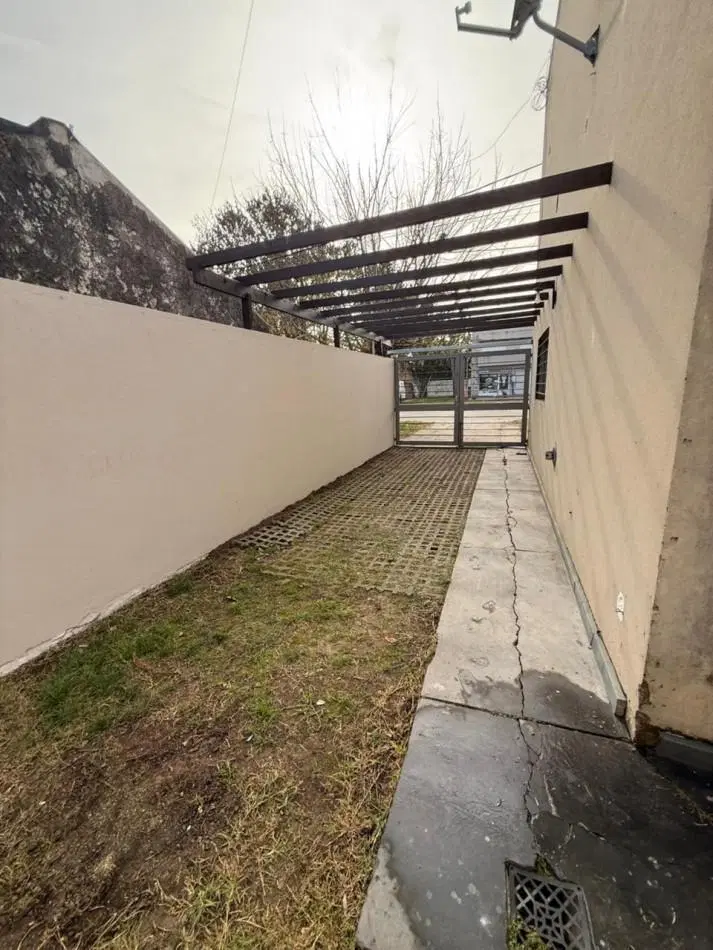 25 E/ 524 Y 525 - DUPLEX EN ALQUILER CON ENTRADA DE AUTO- PATIO Y PARRILLA 3