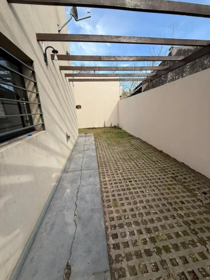 25 E/ 524 Y 525 - DUPLEX EN ALQUILER CON ENTRADA DE AUTO- PATIO Y PARRILLA 2