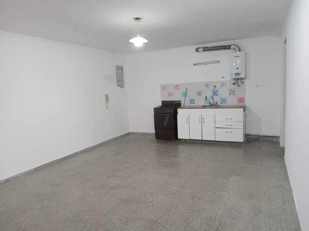 av 1 e/ 63 y 64 - un dormitorio planta baja s/ patio - ideal estudiante medicina 5