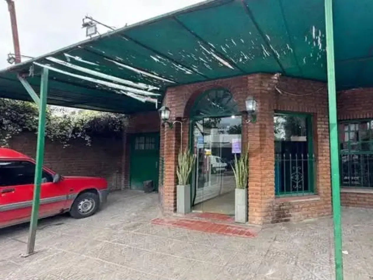 493 E/ Camino Gral Belgrano y 23 - local en venta Gonnet 8