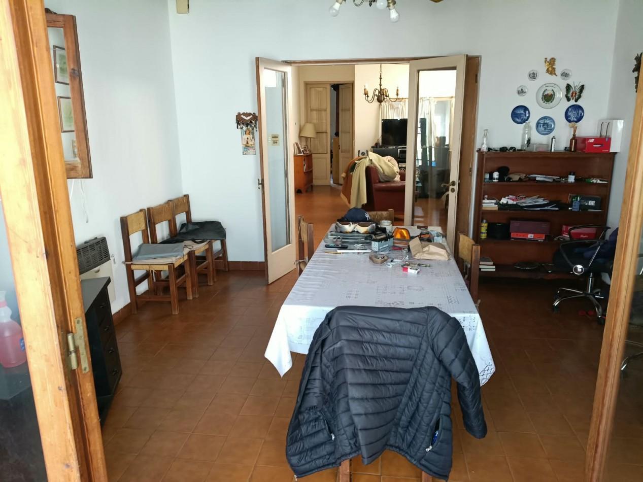Foto de AV 60 E/ 10 Y 11 - CASA EN VENTA SOBRE AVENIDA LOTE 10 X 60, imagen 2