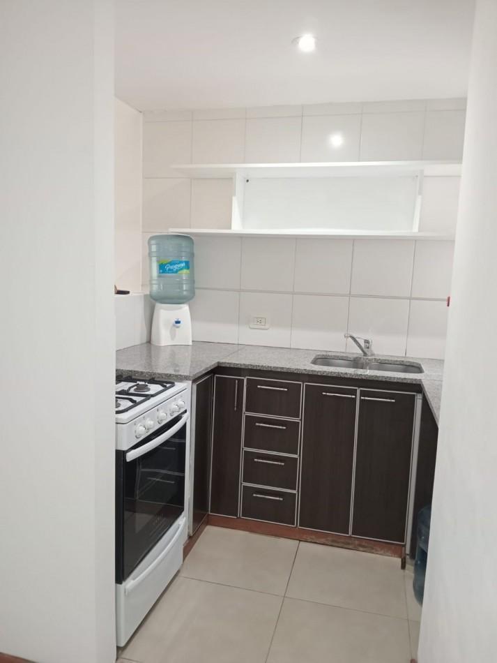 Foto de 58 E 17 Y 18 - MONOAMBIENTE EN ALQUILER al frente re luminoso, imagen 3