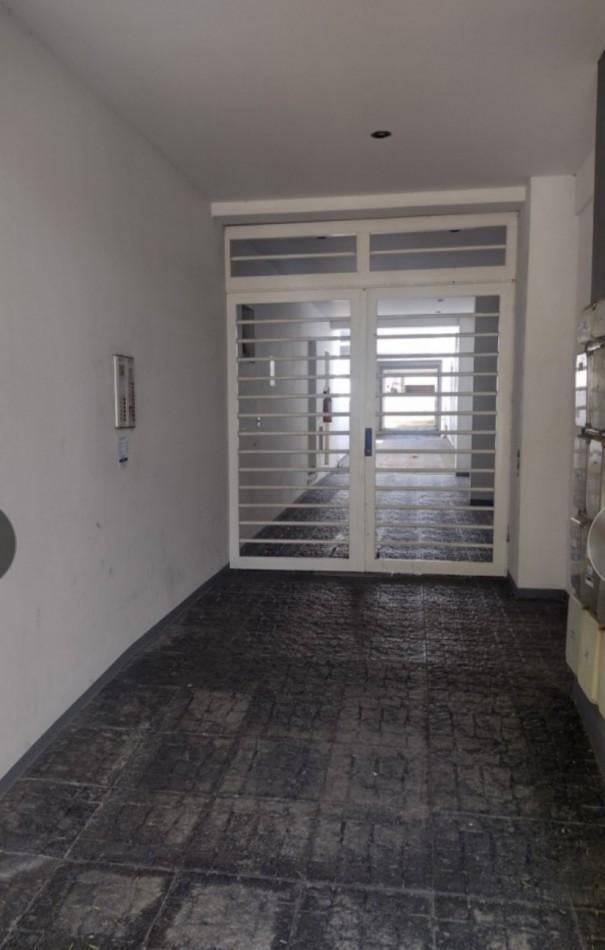Foto de SEMI PISO AL FRENTE EN EXCELENTE ZONA - 18 E 63 Y 64, imagen 1