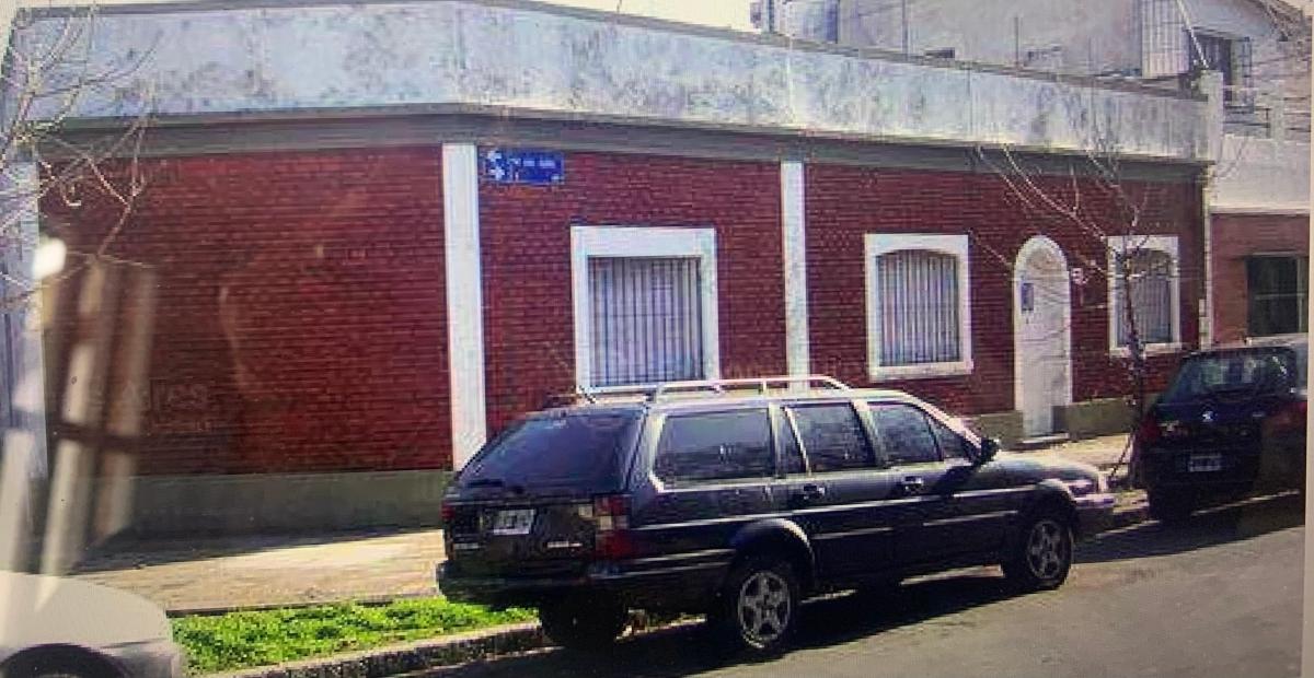 Casa en Esquina en Lote Propio, Se Vende Como Lote 4