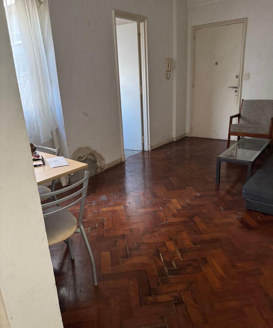 Foto de Dos ambientes, baño y cocina indep. en venta Tte Peron 1143, imagen 5