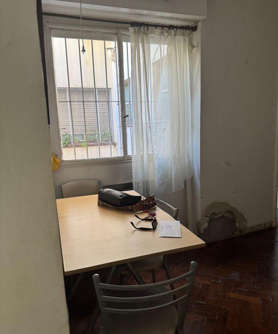 Foto de Dos ambientes, baño y cocina indep. en venta Tte Peron 1143, imagen 4