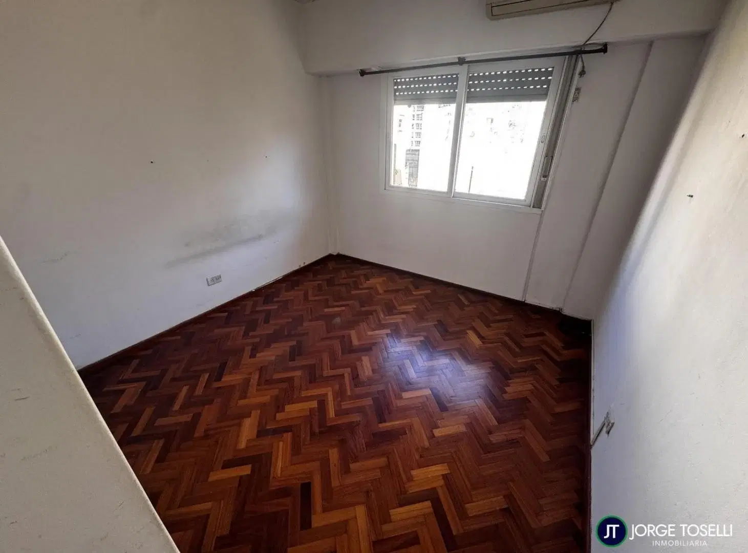 Departamento en Barrio Norte, 2 ambientes, al frente. Excelente Luminosidad. A mts. de Av. Cordoba. 4