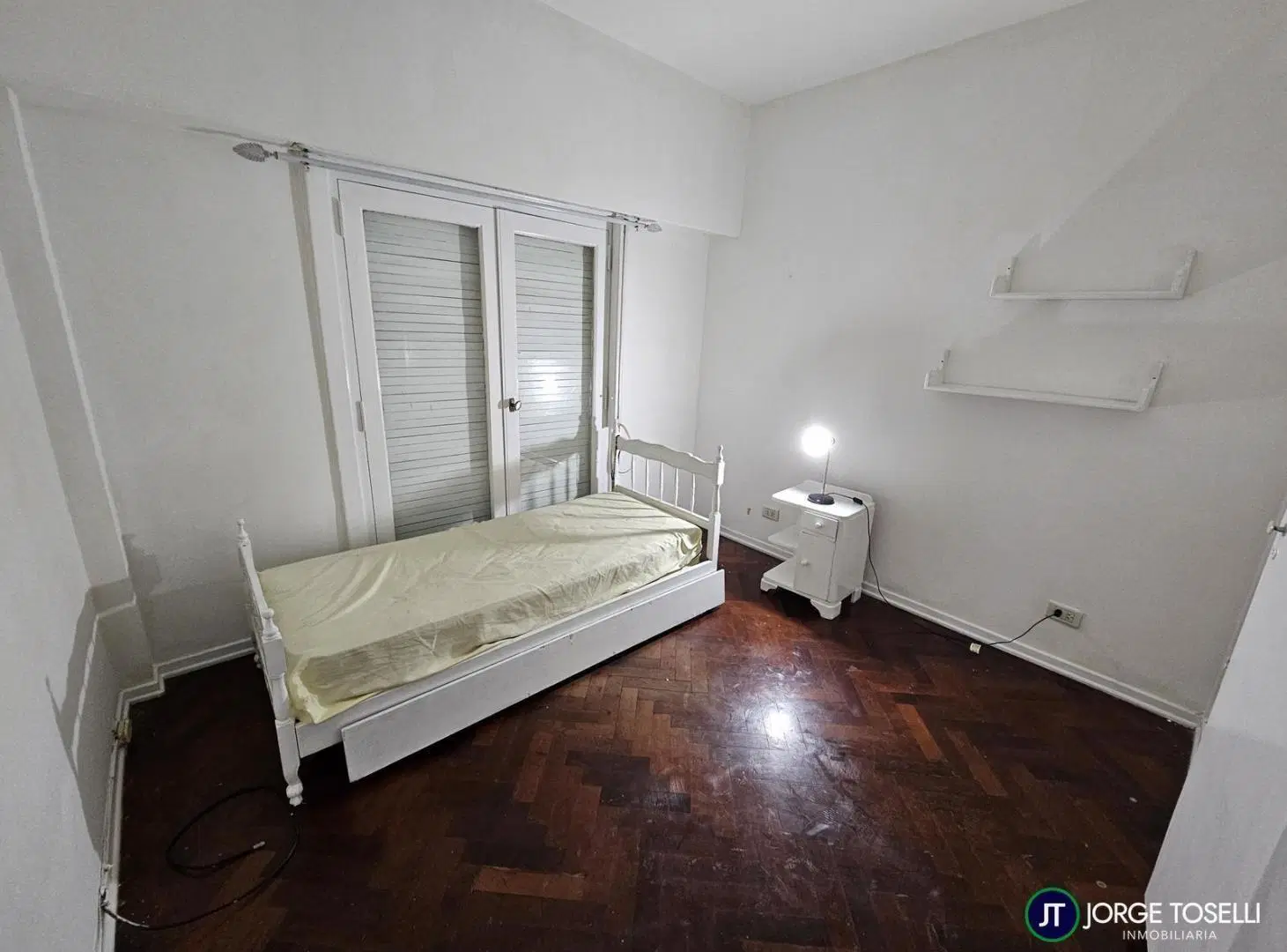 Departamento de 3 ambientes con dependencia en Recoleta. 5