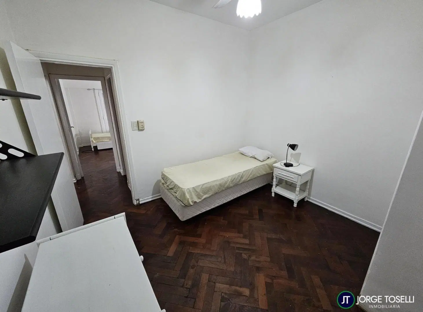 Departamento de 3 ambientes con dependencia en Recoleta. 3